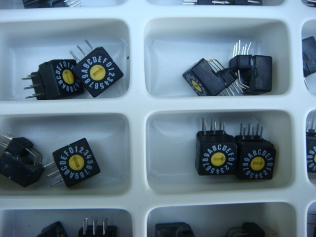 LOT of TEN (10) 16-position Rotary HEXADECIMAL SWITCHES -- New & Unused