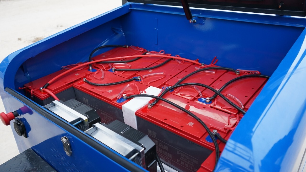 New 2.5 Ton Capacity TYPHON Electric Forklift w 70Ah Charger Lead-acid battery