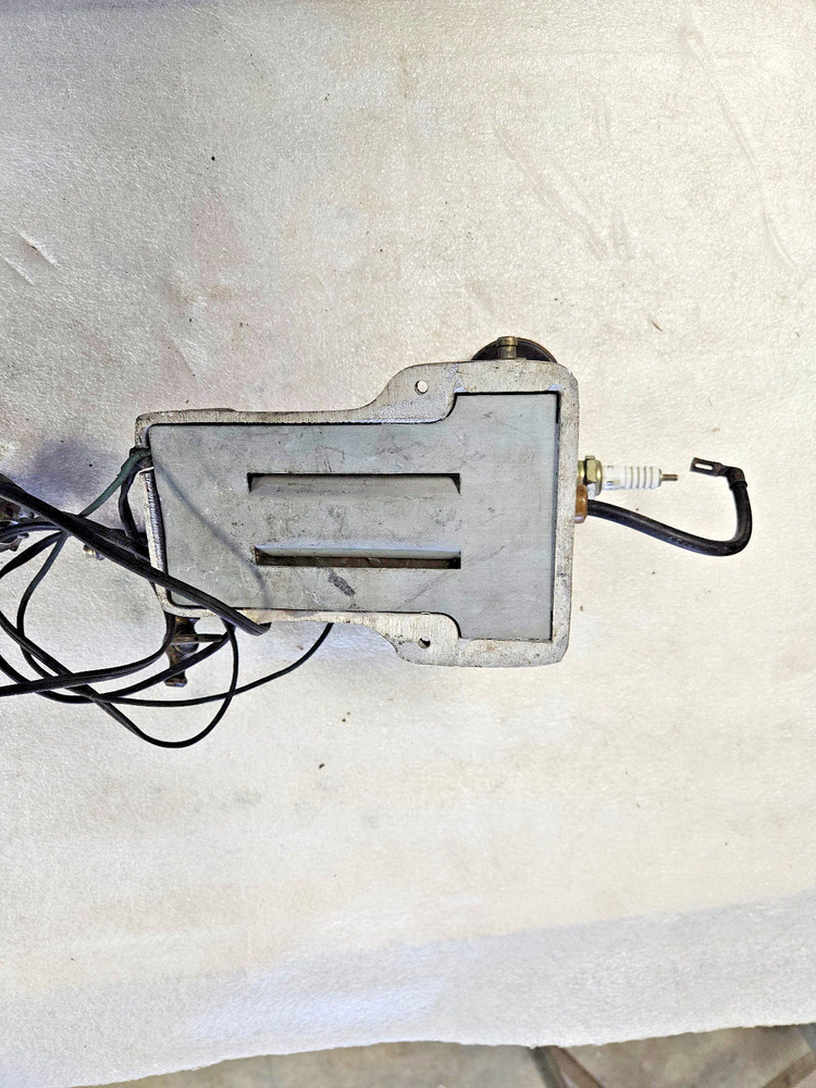 Vixen Spark Plug Tester , 115 Volt AC , Vintage