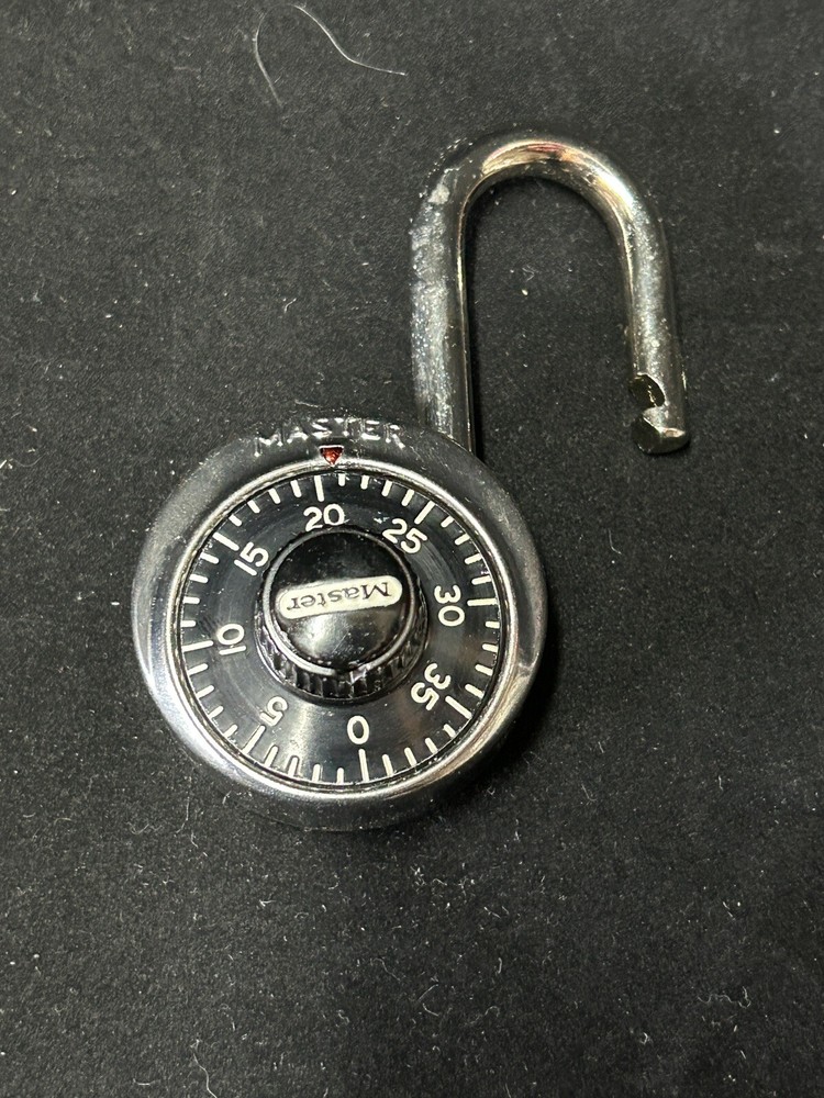 Master Combination Padlock Pad Lock 1502 BlackDial New in Box NIB