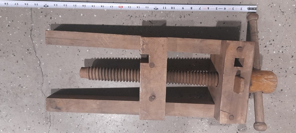 Vintage Woodworking Vise Tool Bench Tool !!