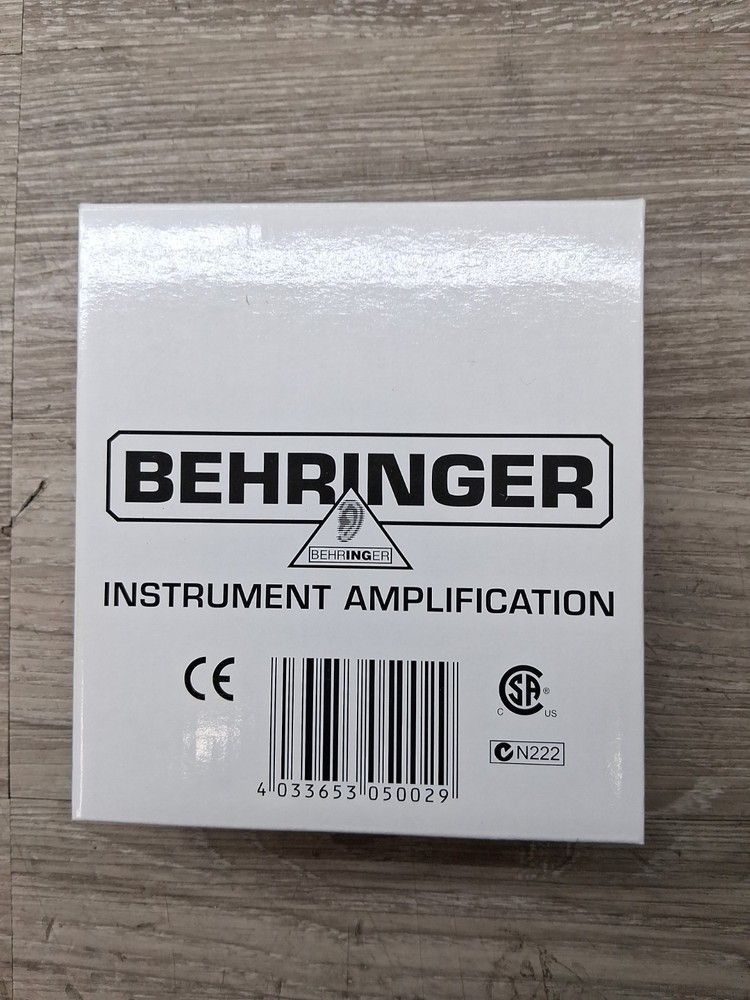 Behringer V-AMP 2 Virtual Guitar Amplifier Effects Processor w/ Footswitch & Bag