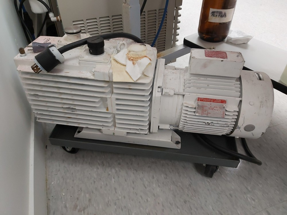 Leybold Vacuum Pump D60A