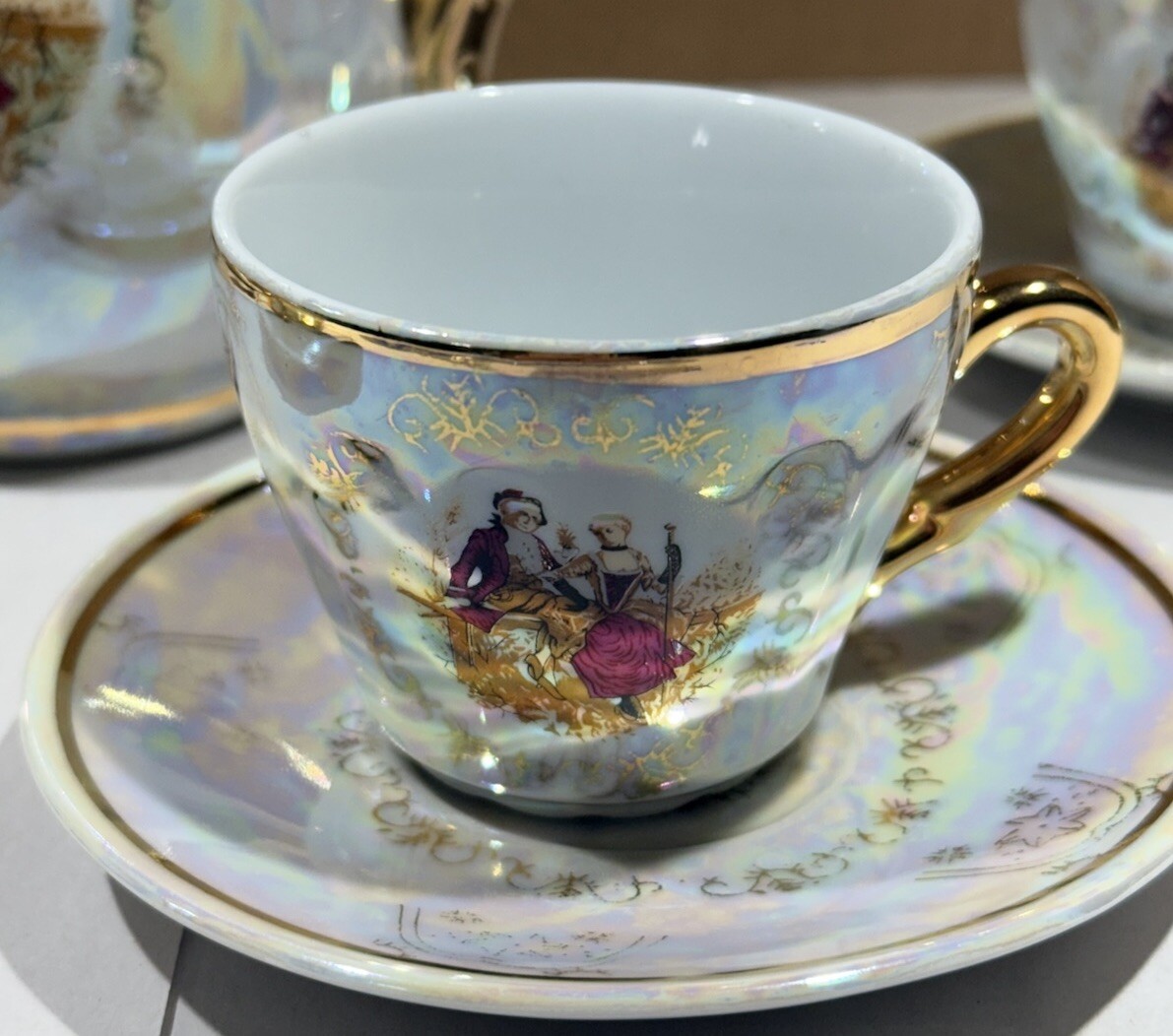 Romeo And Juliet Tea Pot 4 Tea Cups 4 Saucers Gold Trim Handles Iridescent White
