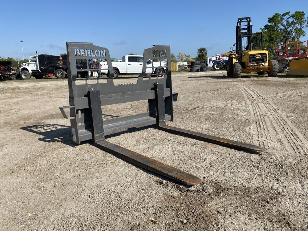 BERLON WTBPFF-48-2 48" 5,500 LB. PALLET FORK SET, CLASS II
