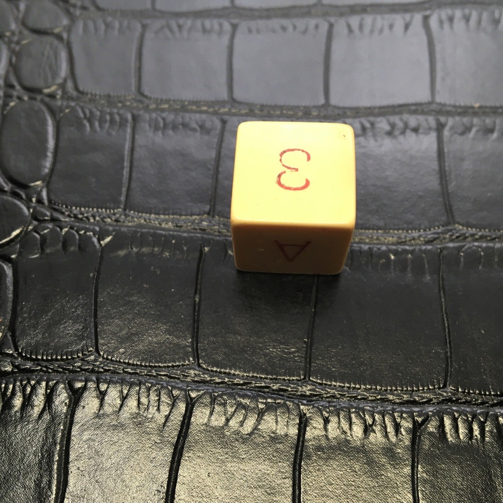 Vintage Bakelite PUT AND TAKE single dice with A TESTED