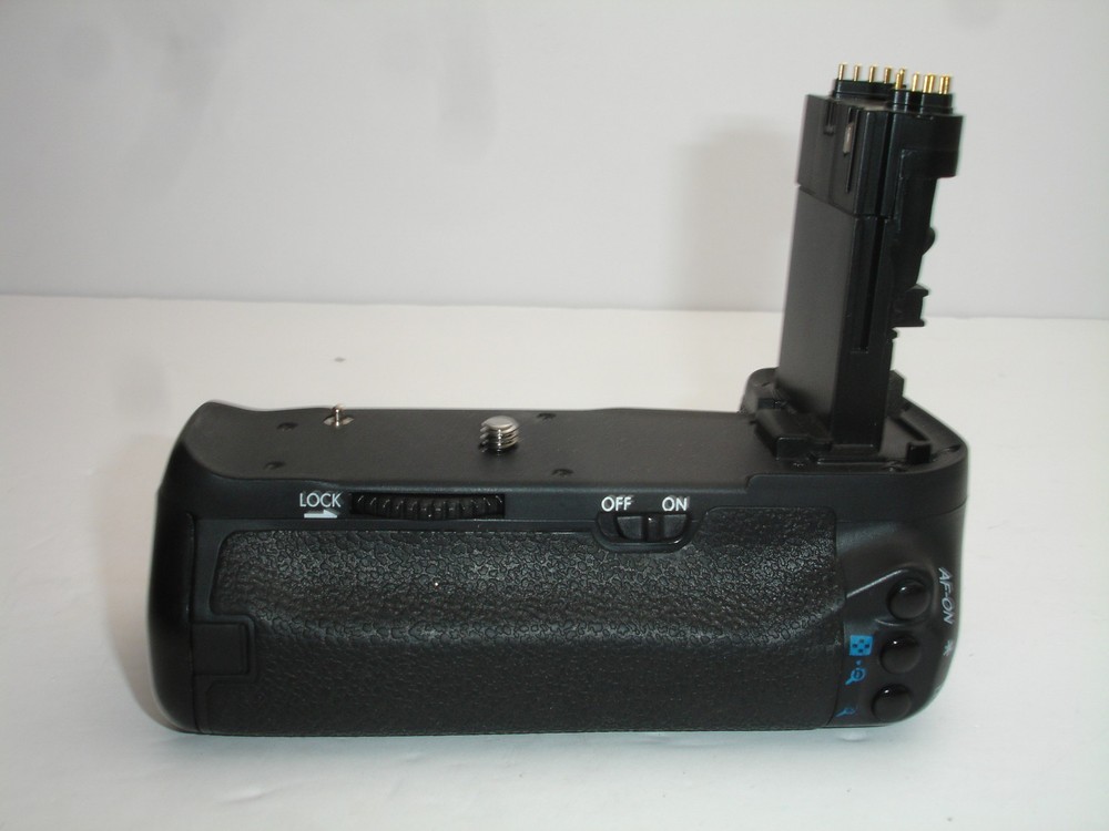 Vertical Battery Grip for Canon 60D ( Requires Battery )  BP-60D