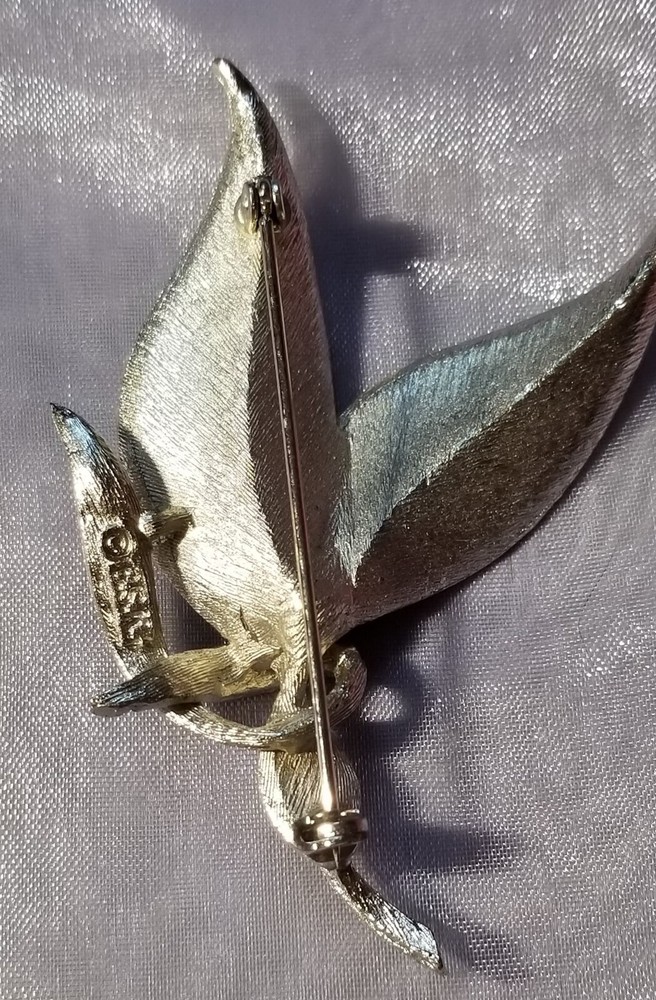 BSK Textured Silver Tone Leaf Spray Brooch/Pin