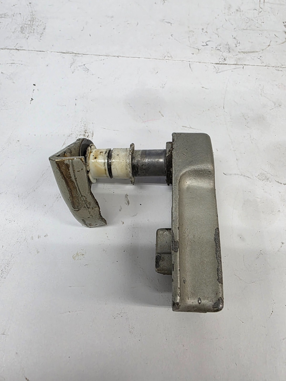 Evinrude Johnson 384338 Rear Hood Latch Handle Complete