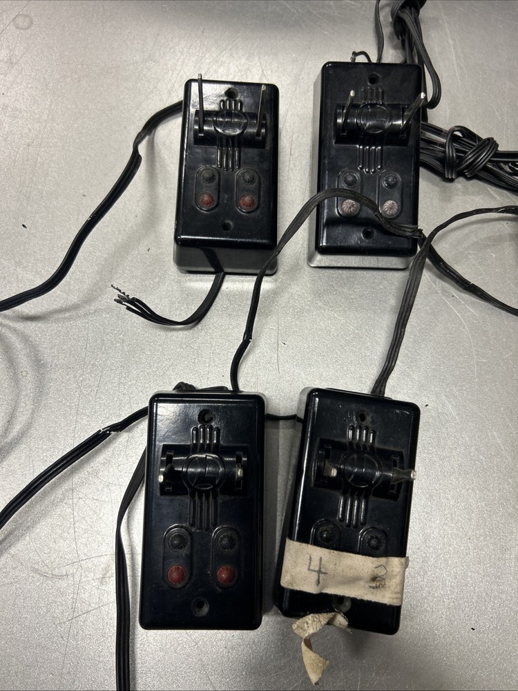 LIONEL POSTWAR 4-#1122-100 DUAL SWITCH TRACK CONTROLLERS UNTESTED✅