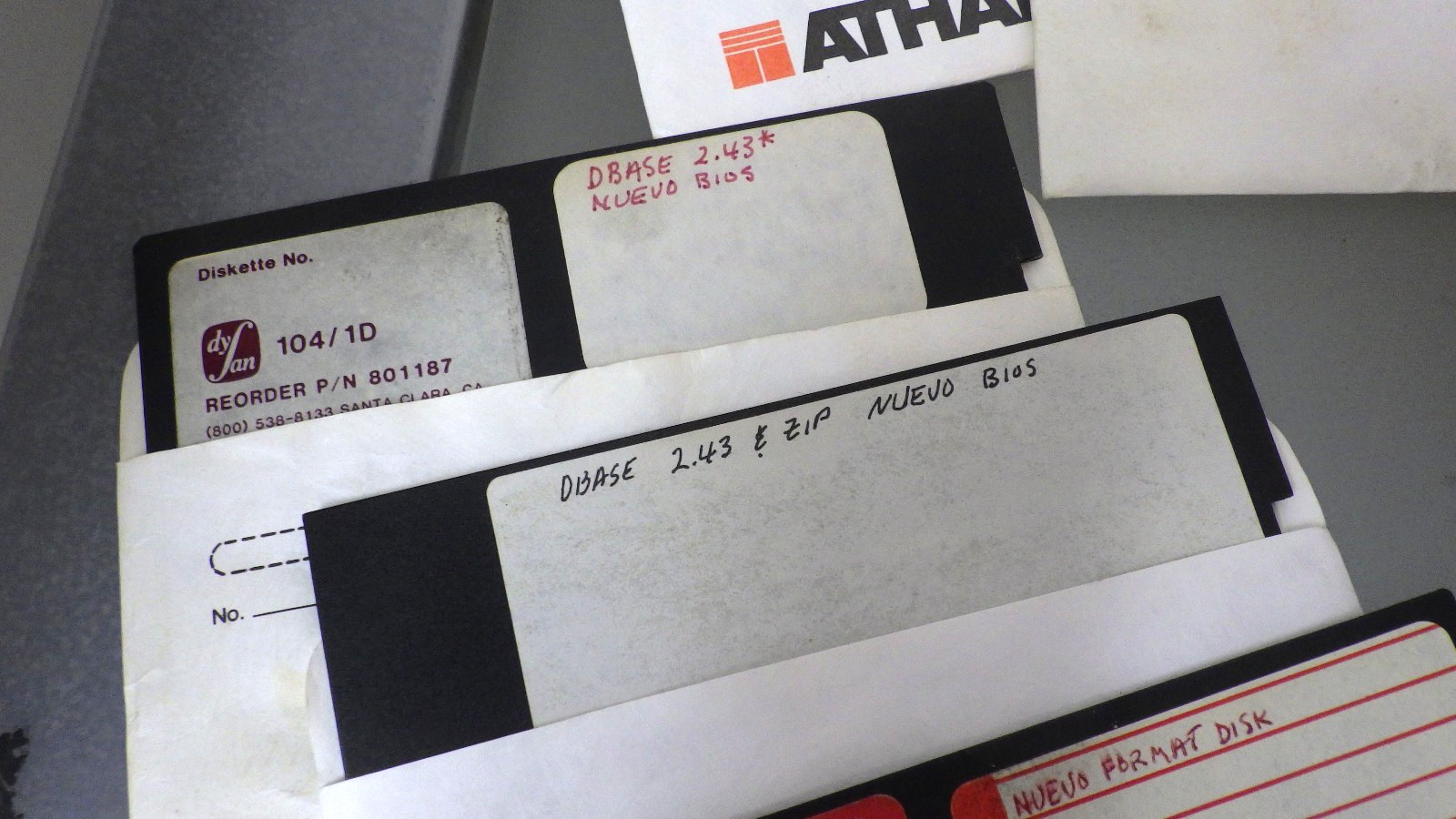 Vtg OSBORNE 1 OCC Portable Computer PC w/ Floppy Disks *Parts Repair Not Working