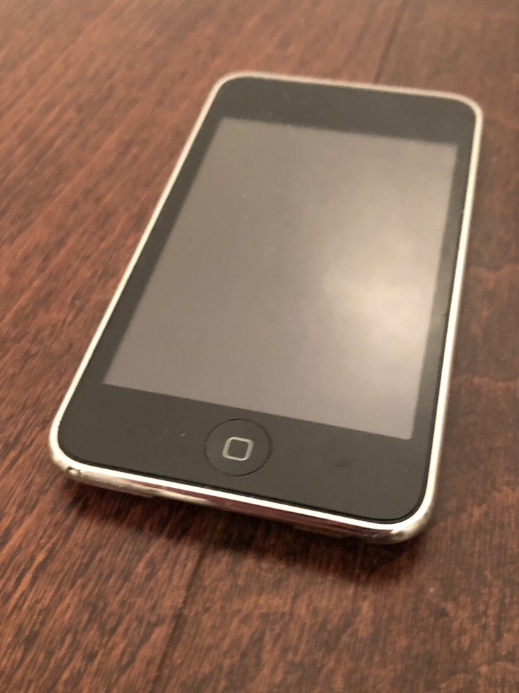 ipod touch 2nd generation 8gb- Mint Condition