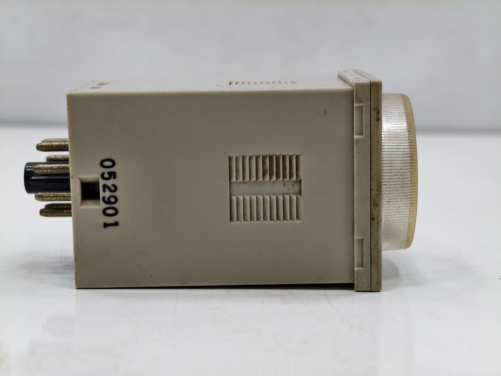 OmROn H3CR-A8EL-600 Timer Relay