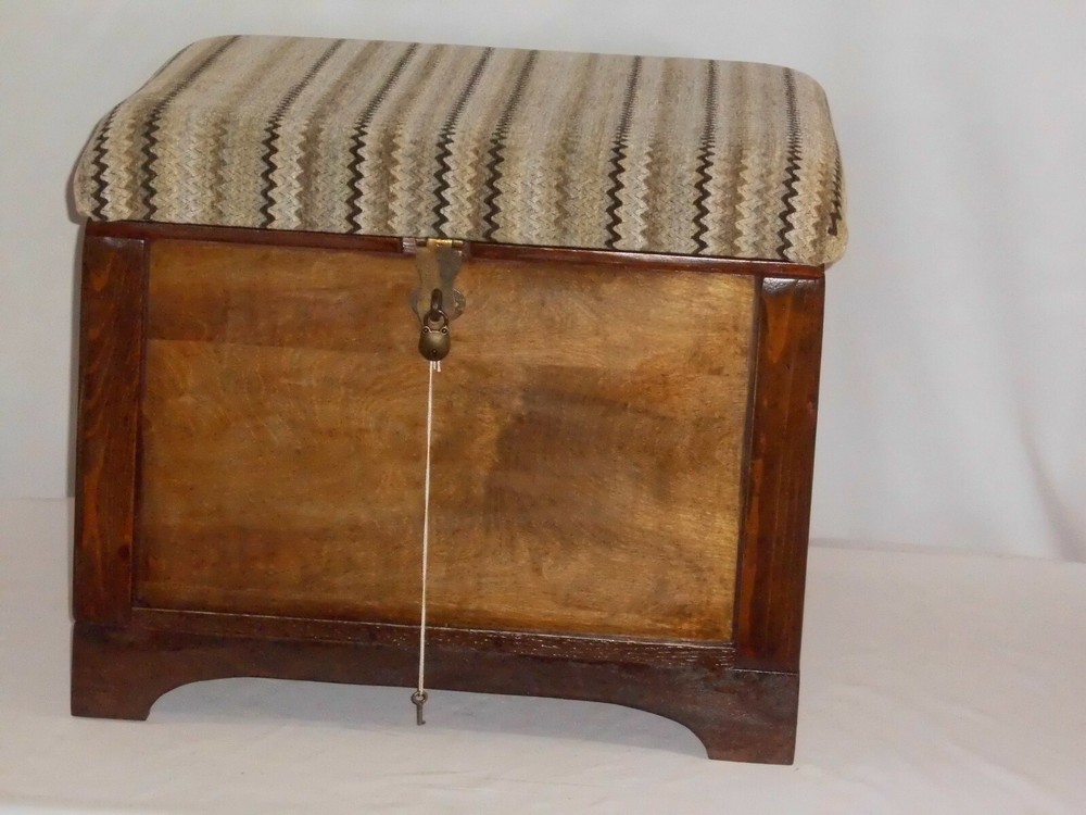 Little Brownie Ottoman/ Storage Box (Primitive)