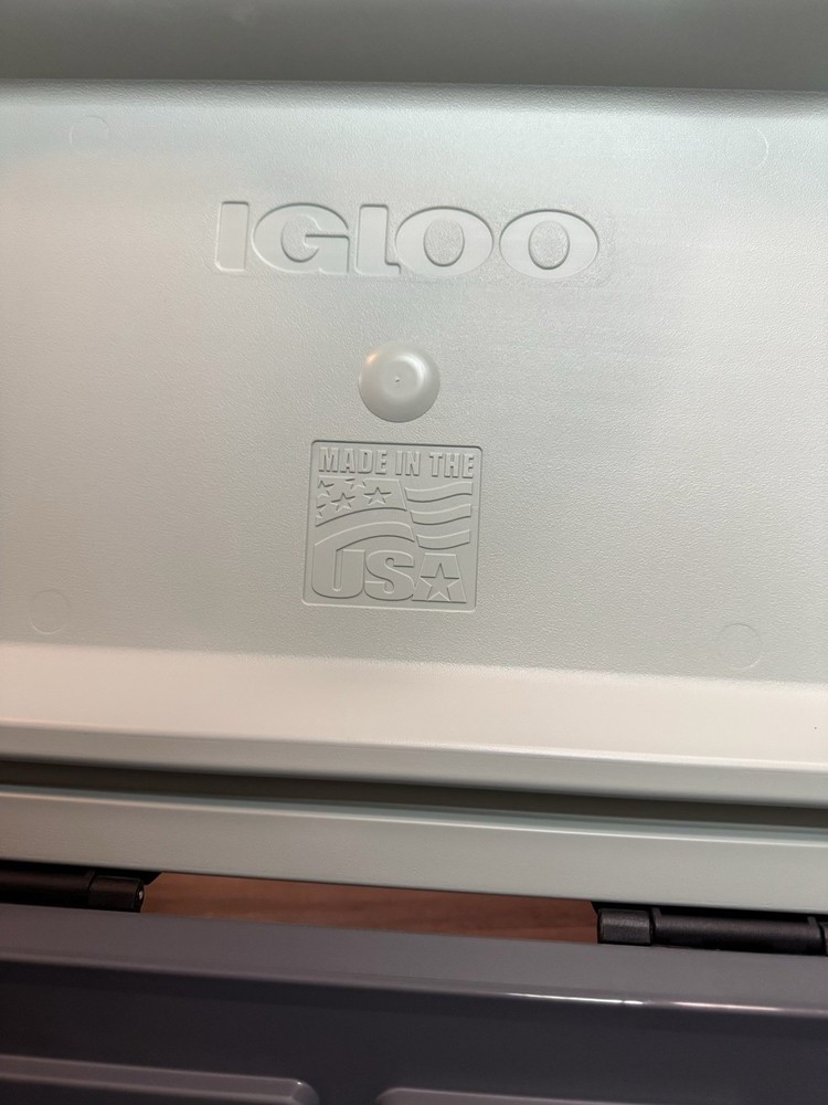 igloo overland 50qt ice chest cooler.