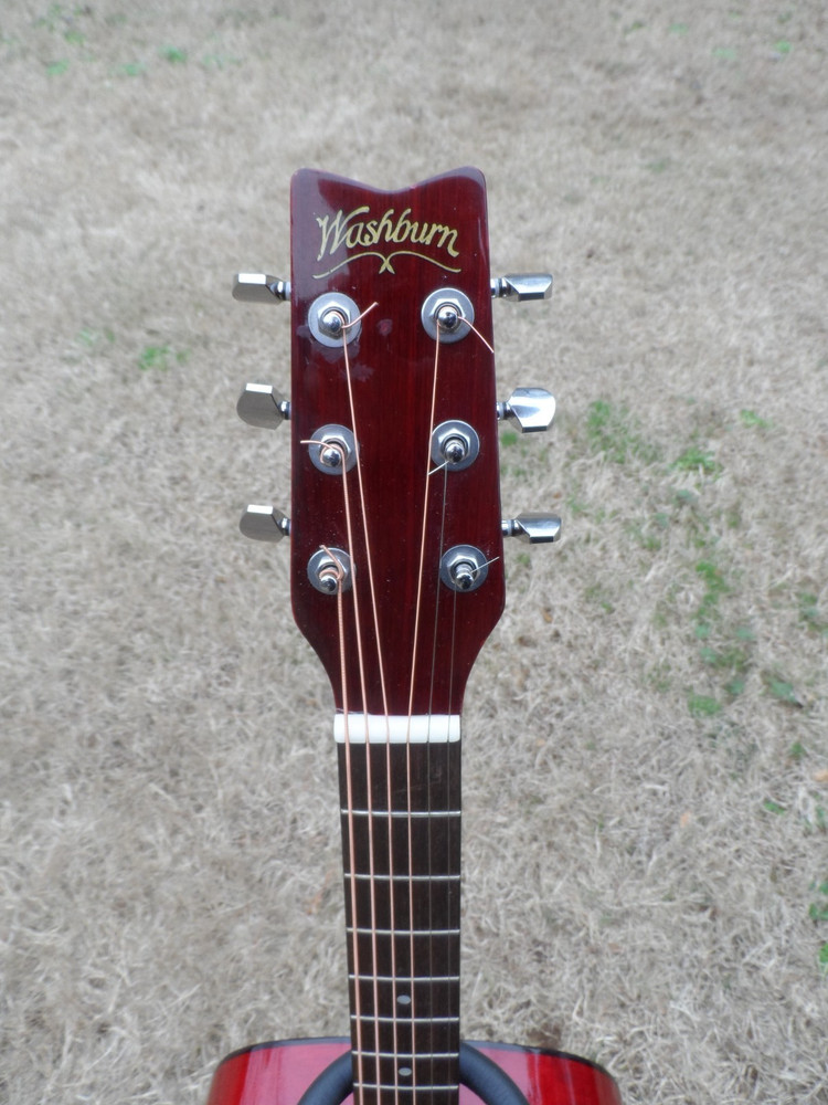 WASHBURN D 10 GUITAR, NEW STRINGS