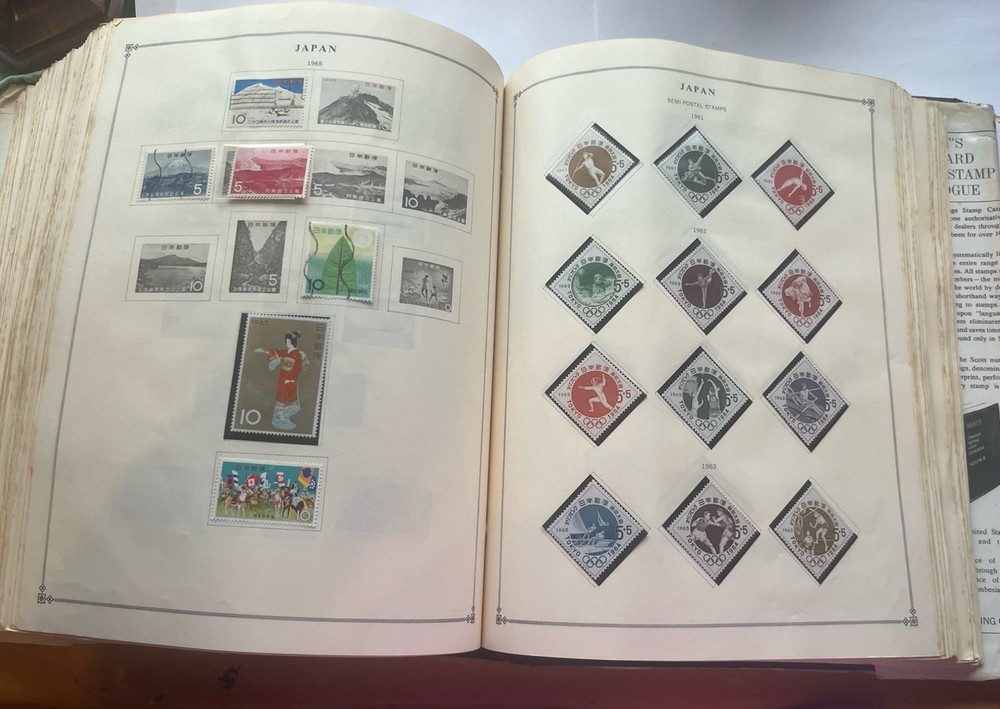 Scott International Album 1870s-1990s Thousands Of Stamps From Around The World