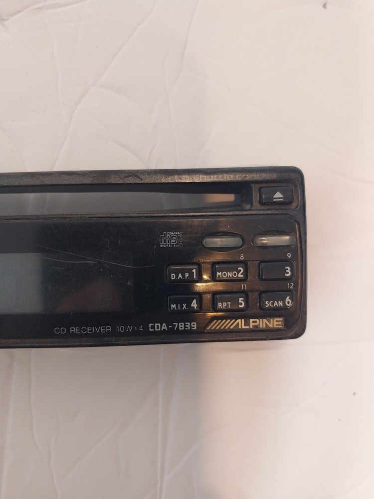 ALPINE CDA-7839 faceplate Only Missing KNOB (Used).