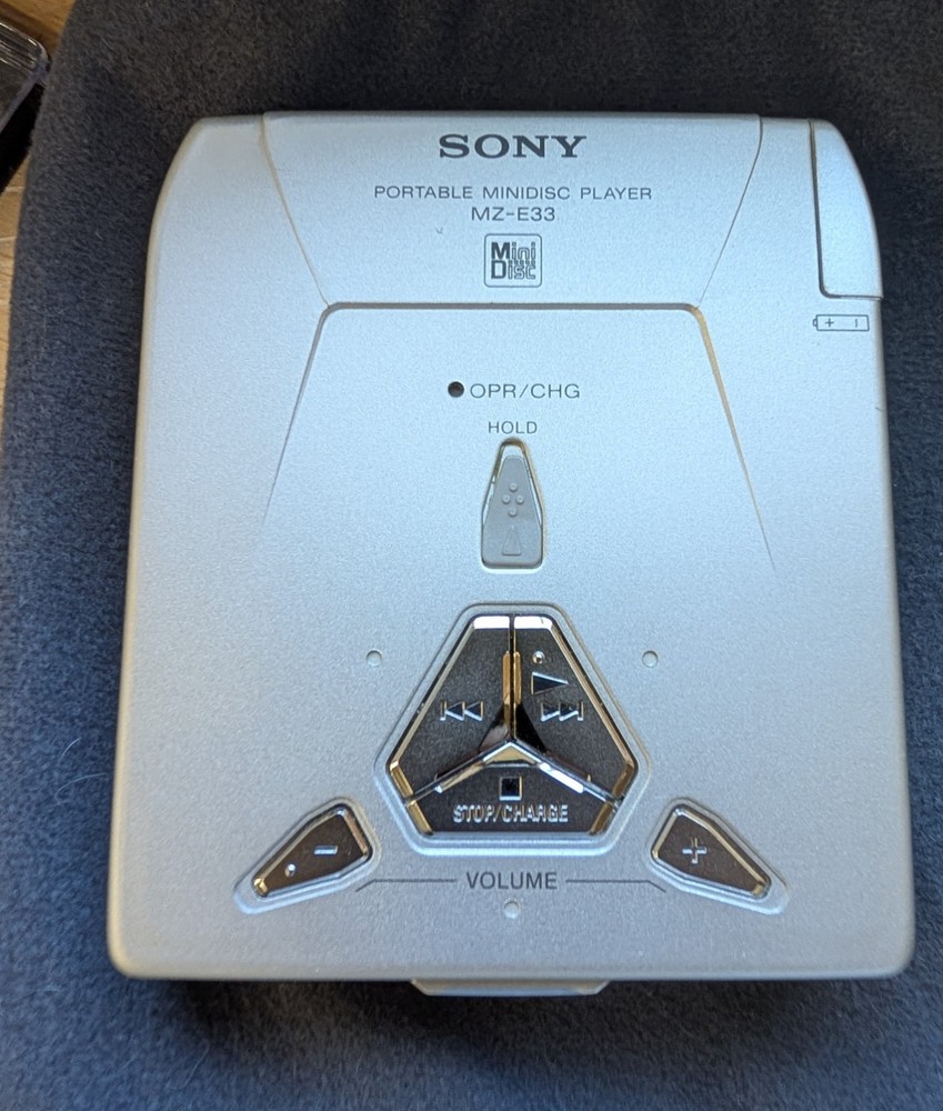 Sony MZ-E33 Portable MiniDisc Player WORKS!