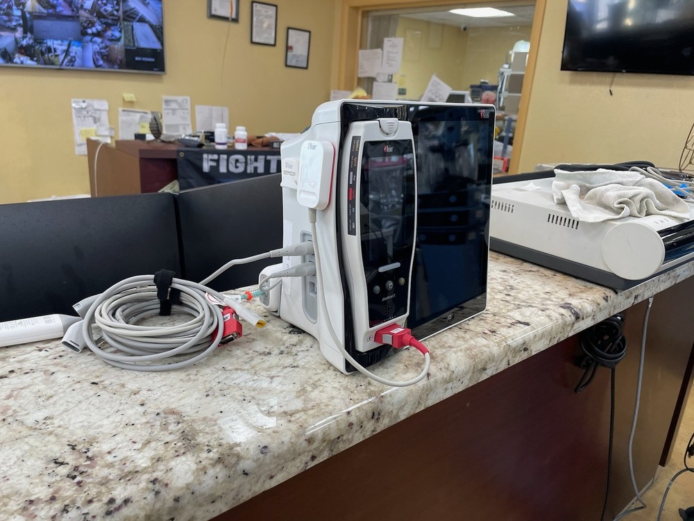 Masimo Root RDS7A Radical-7 Touchscreen w/ Accessories