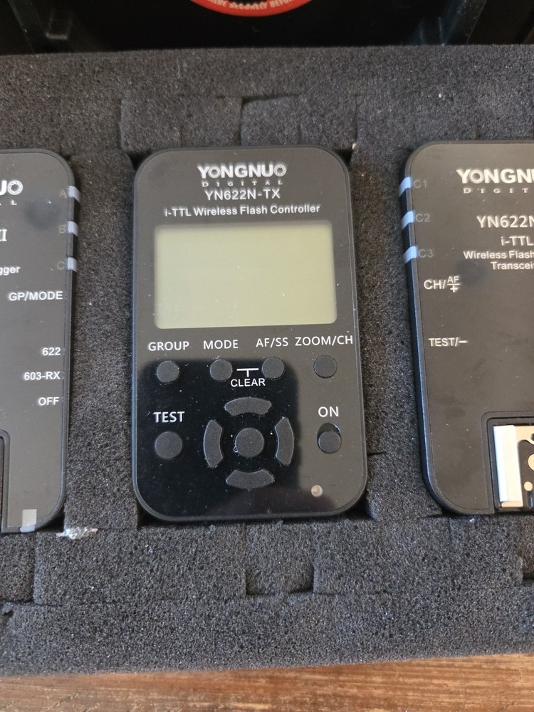 4YONGNUO DIGITAL WIRELESS FLASH TRIGGER TRANSIEVER 1 WIRELESS FLASH CONTROLLER