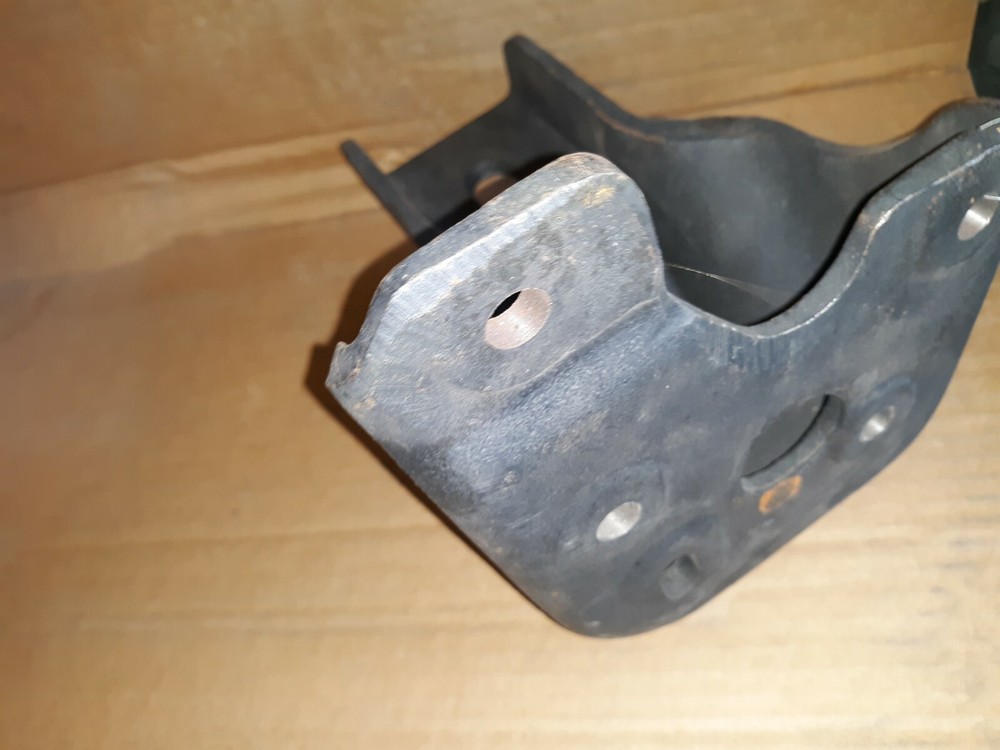 1988 INTERNATIONAL Navistar Cab Body Frame Mount Bracket