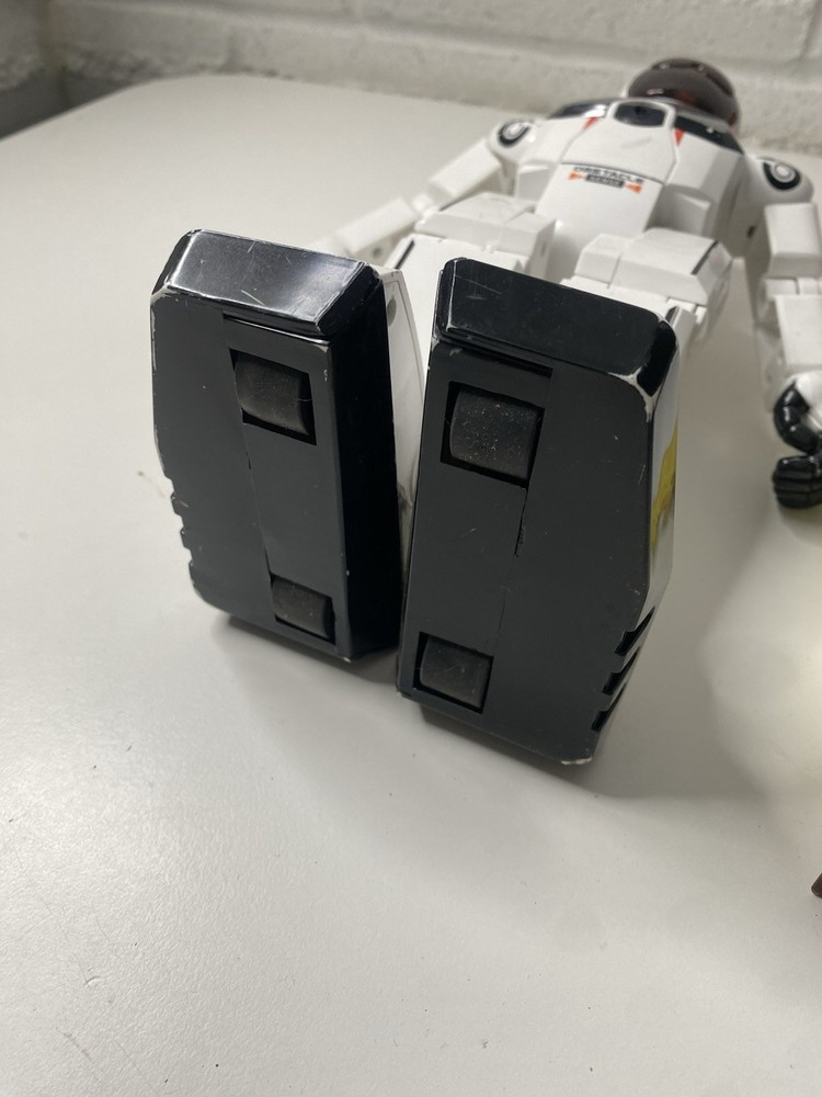 POWERS ON SILVERLIT 2002 ACTION GO PROGRAMMABLE WALKING ROBOT OBSTACLE SENSE