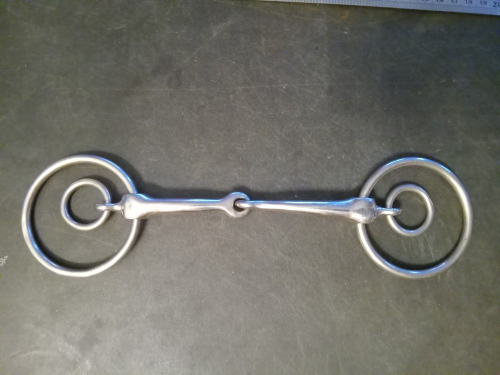loose ring 4 ring snaffle bit 5 in mouth like a Sims bit