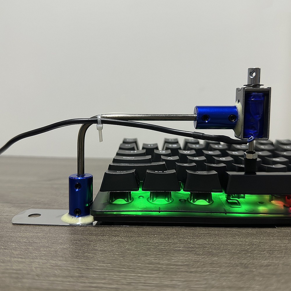 A Computer Keyboard Clicker Auto Random Click Game Assistance Hang Up Artifact
