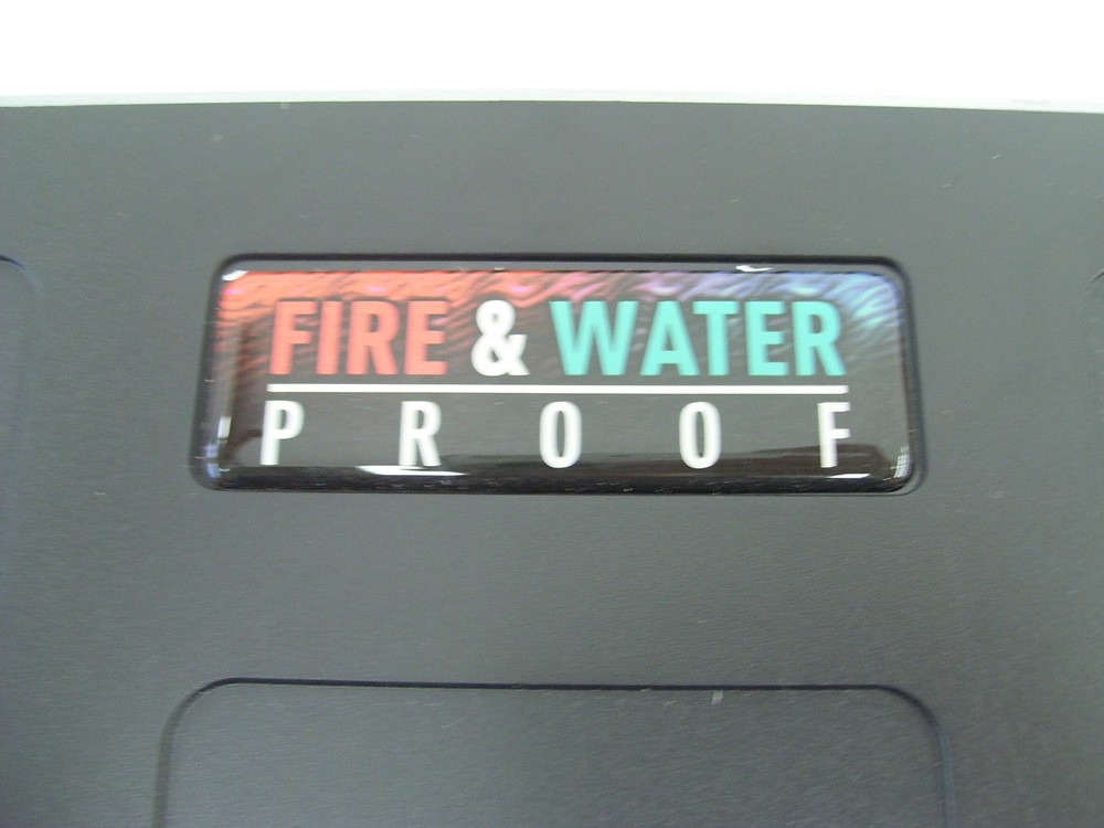 SENTRY SAFE QA0121 FIRE-SAFE WATERPROOF DATA USB CD/DVD STORAGE CHEST SAFE