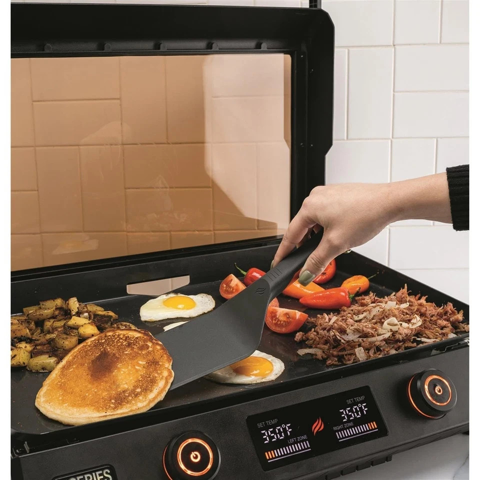 Blackstone 8202 E Series Barbecue Tool Set 4 Piece Griddle Accessories Kit