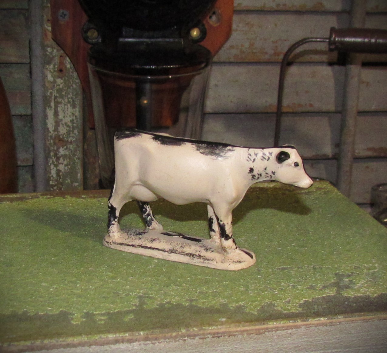 Primitive 3.5" Antique White Resin Holstein Country Farm Dairy Vtg Style Toy Cow