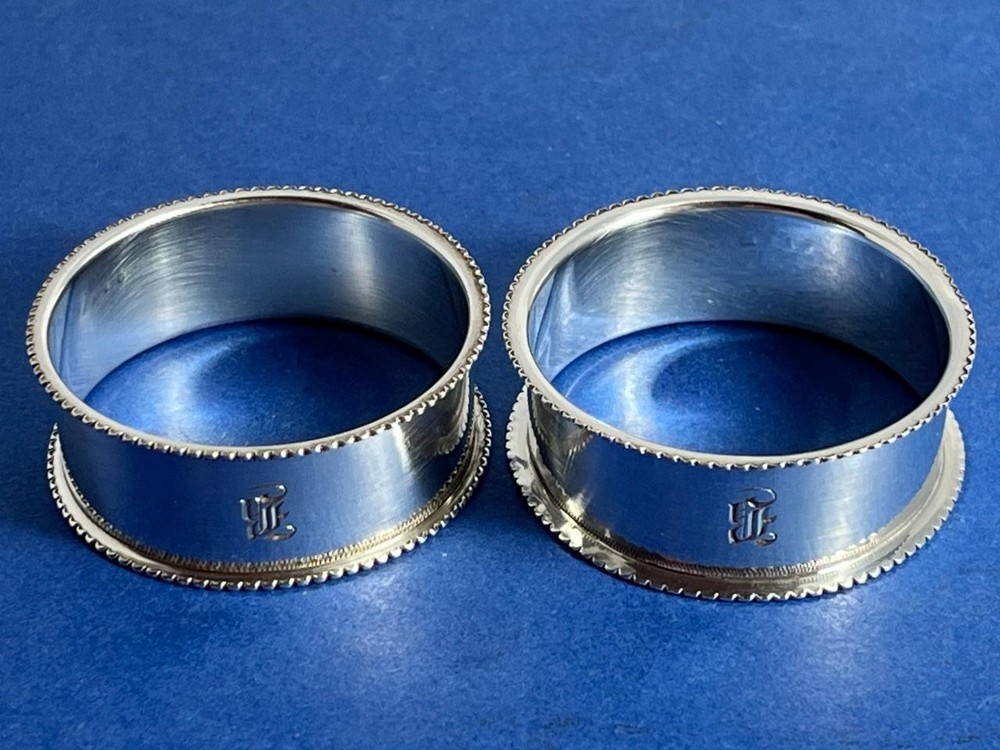 BOXED PAIR ANTIQUE VICTORIAN SOLID SILVER NAPKIN RINGS LON 1886
