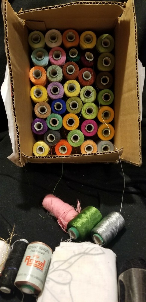 PUNCH EMBROIDERY SET WITH 44 DIFFERENT COLORS & 3 PUNCH NEEDLES + HOOKLOOP BLOCK