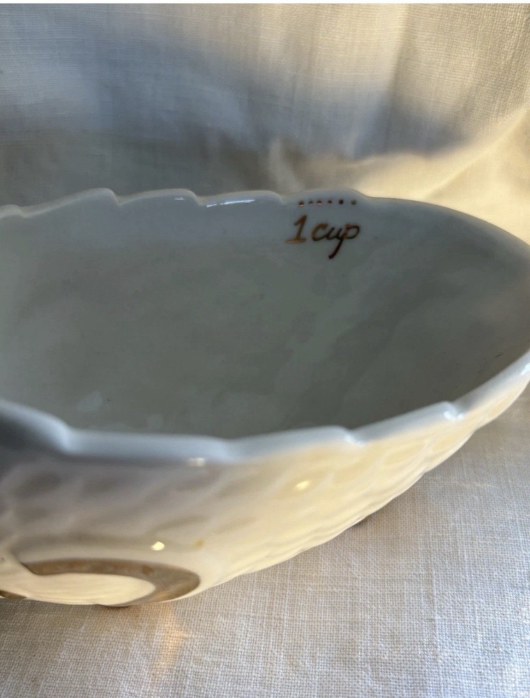 Anthropologie Hedgehog Measuring Cups Stackable Nesting Ceramic White & Gold