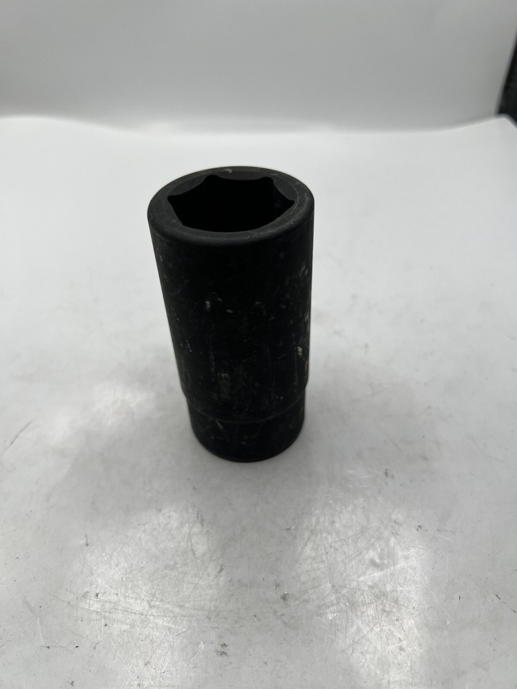 GENUINE Dewalt 75-146D Standard Impact Socket 30mm, Black