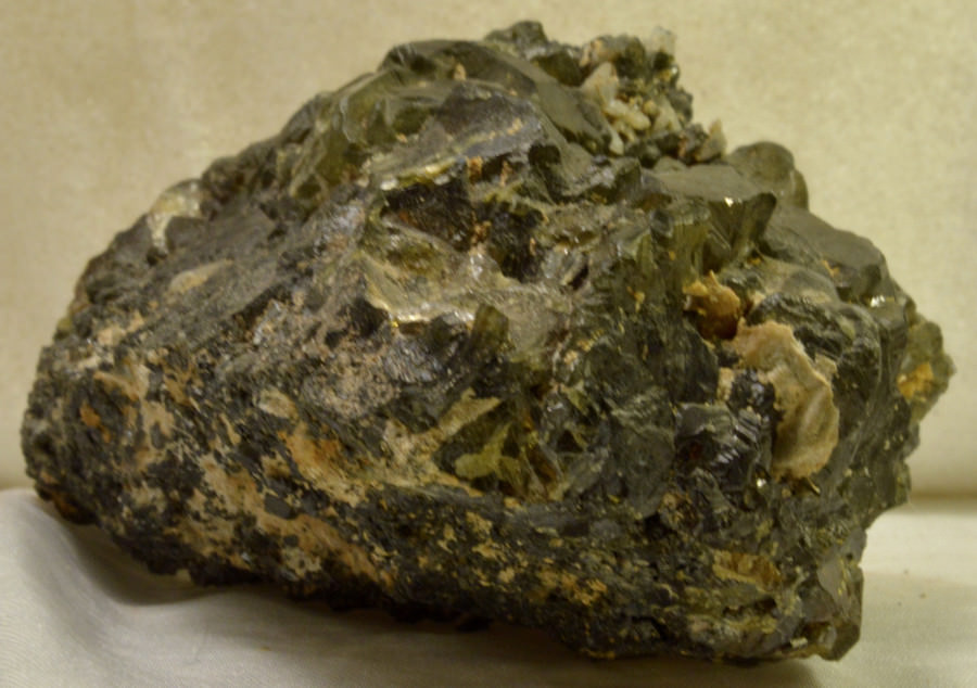 #2206 Sphalerite, Calcite - Bulgaria