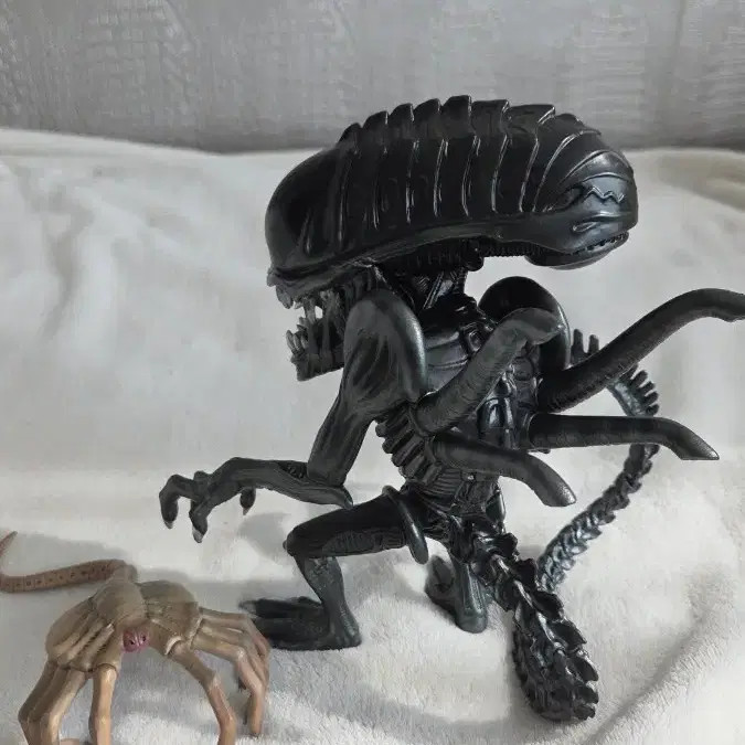 ThreeB AVP-R Alien Figure Unopened