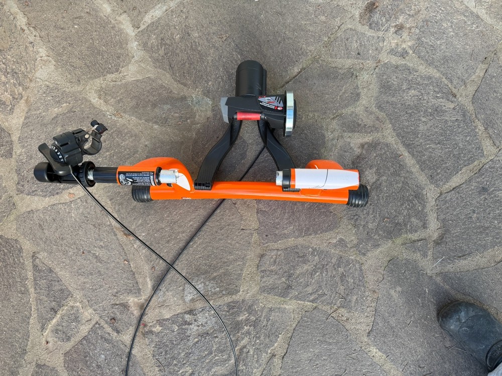 ELITE CHRONO MAG CLASSIC INDOOR TRAINING ROLLER training