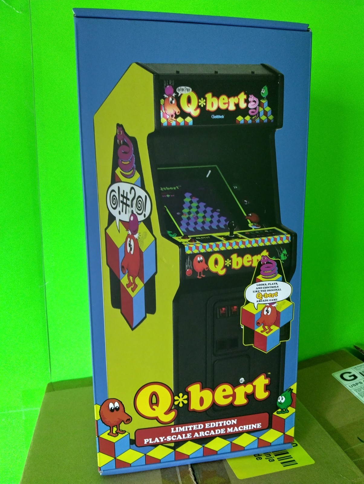 New Wave Toys  Replicade Q*Bert Mini 1/6 Scale Arcade - Excellent -  QBert