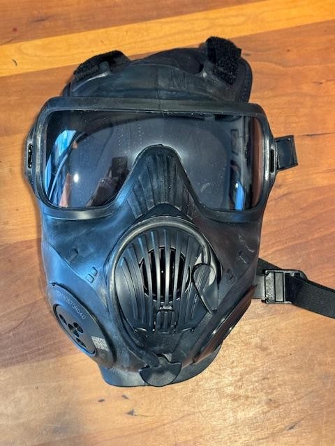 AVON C-50 PROTECTIVE GAS MASK SIZE LARGE