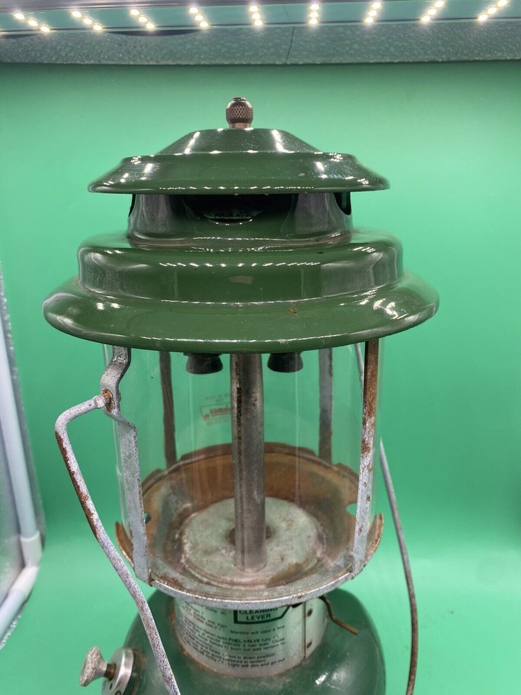 Vintage Coleman Dated 5/82 Double Mantle Lantern Model 220K