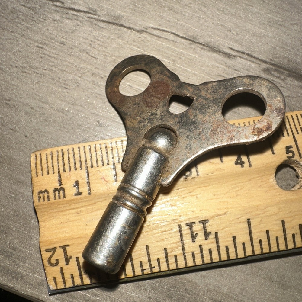 Antique Wind-Up Key Clock Key Unbranded Rusty #9