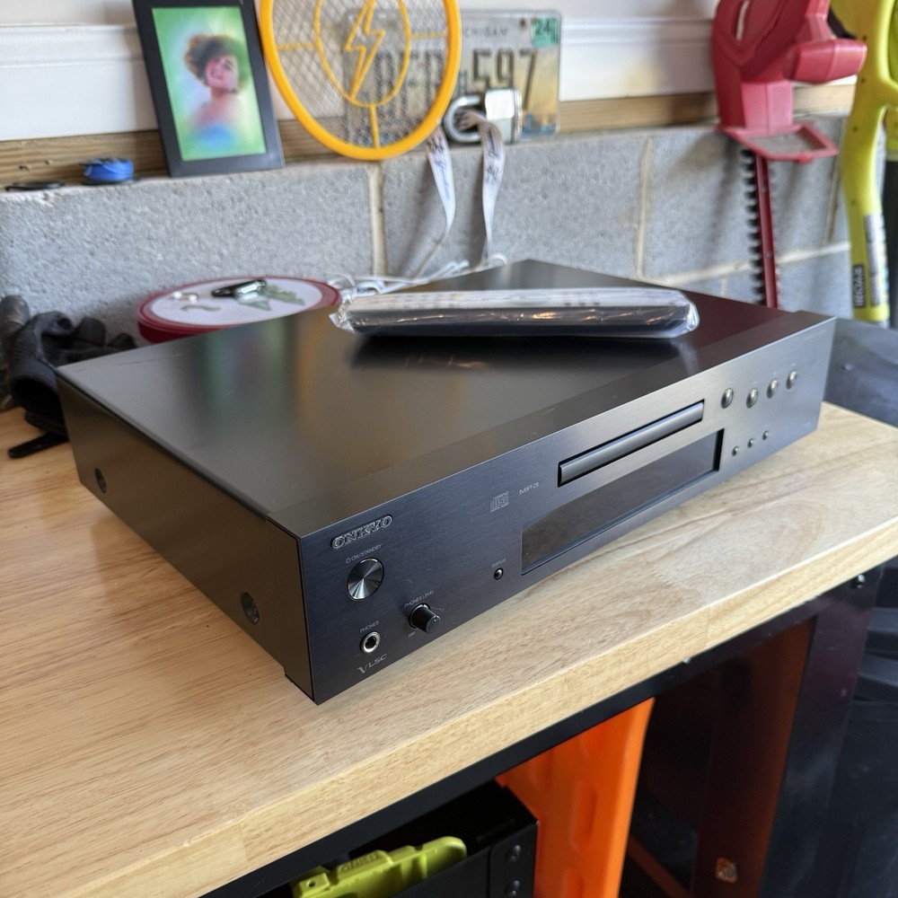 Onkyo C-7030 Audio CD Player - Black - READ