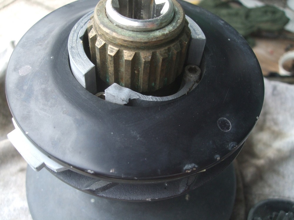Lewmar Self Tailing Winch