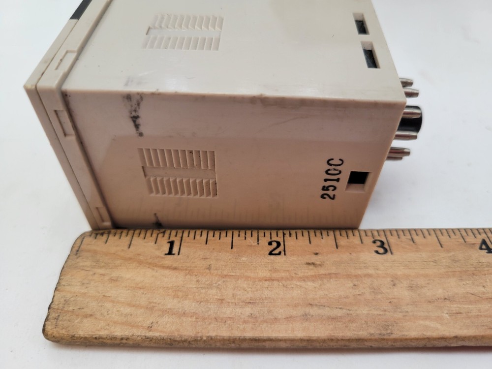Omron H3CA-A Solid State Timer Plug-In SPDT 3-Digit Display 3A 24-240V 11-Pin