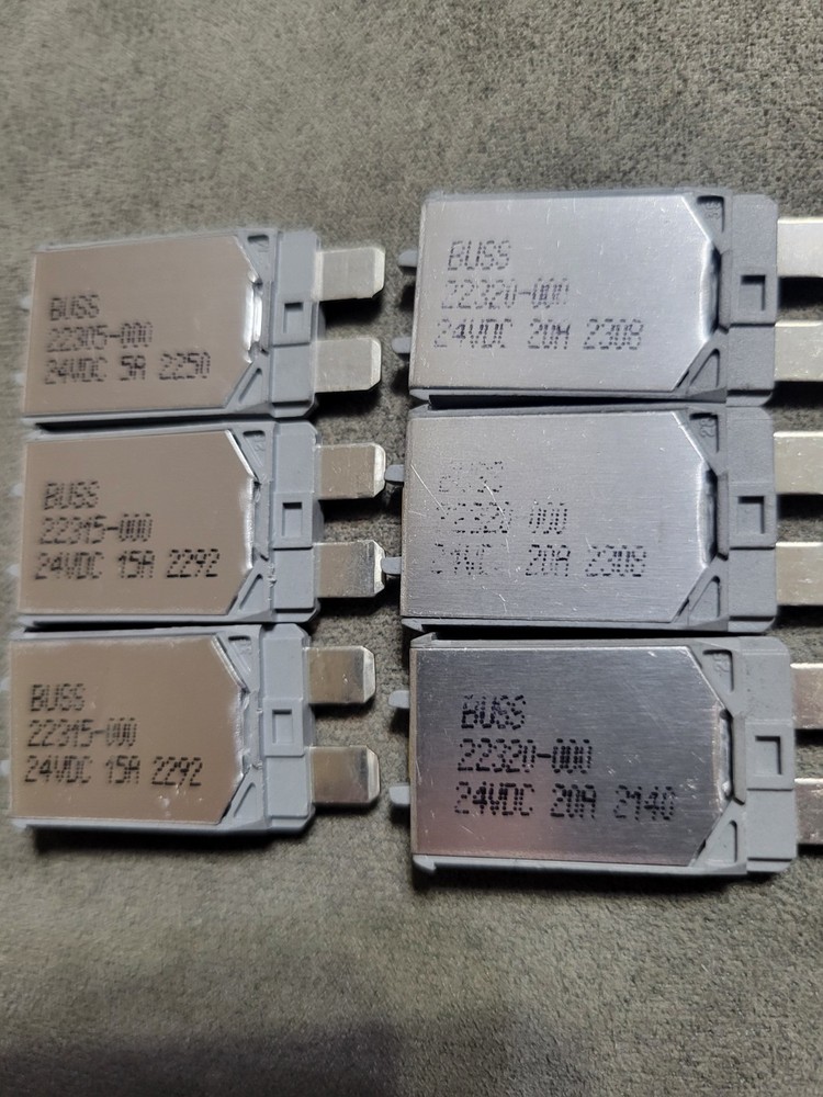6 Misc Amp Bussmann 24VDC Circuit Breakers – Blade Type