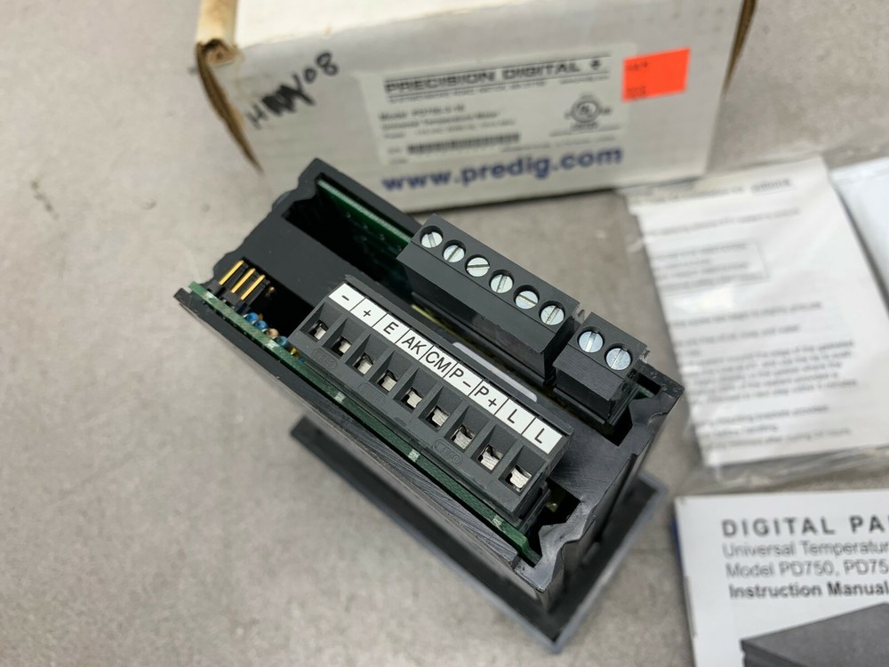 NEW IN BOX PRECISION DIGITAL UNIVERSAL TEMPERATURE METER PD750-3-16