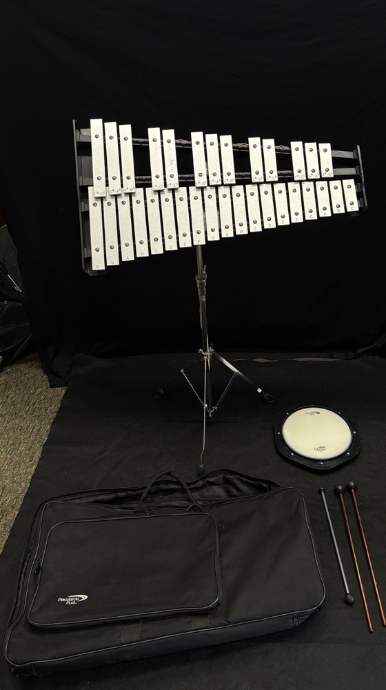 32 NOTE PERCUSSION PLUS XYLOPHONE WITH GIG BAG, STICKS, AND DRUM