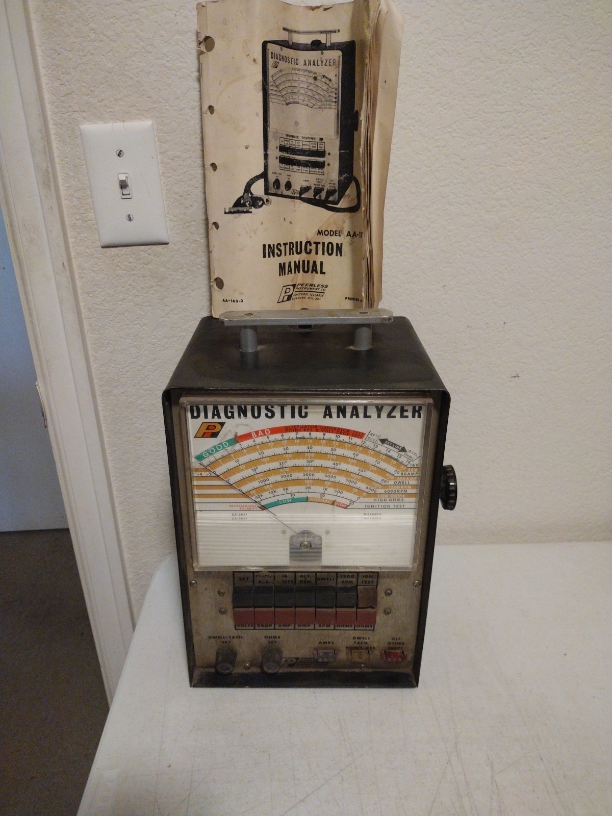 Diagnostic Analyzer Model AA-17 Peerless Instrument Co With Manual & Cables.   E